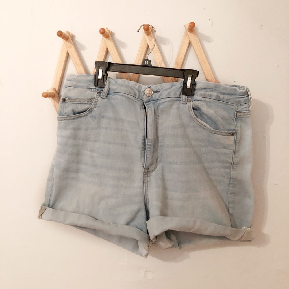 American Eagle, 18, light wash shorts